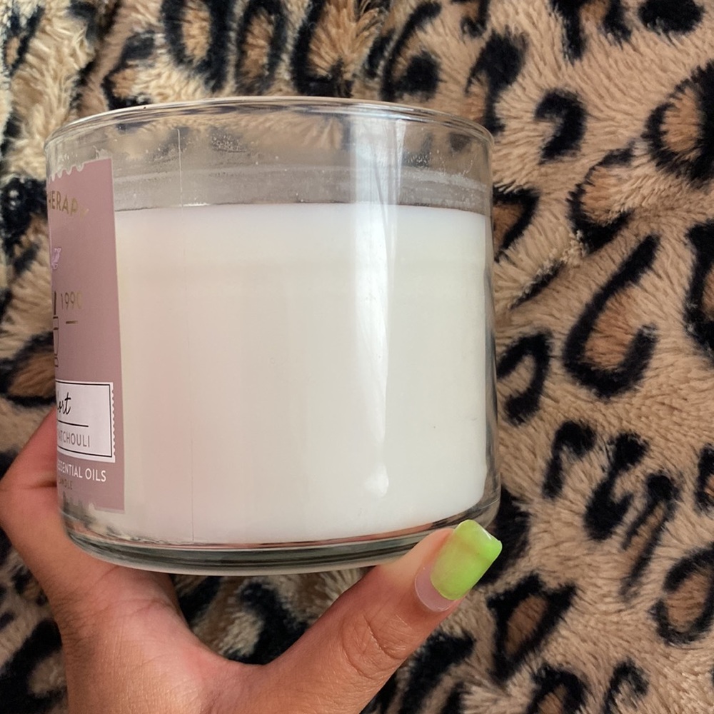 Bath and body works candle - Picture 3 of 3